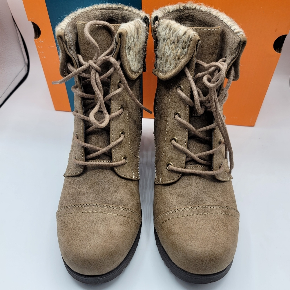 Sporto Jade Taupe Suede 8.5M Wedge Ankle boot. NWT
